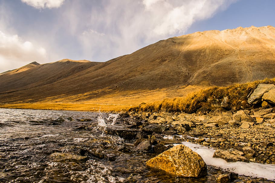 Sheosar Lake, river near brown mountains under cloudy sky, rock HD wallpaper