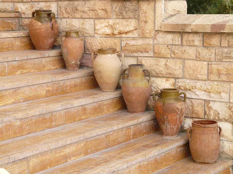 six brown clay pots on stairs, amphora, vases, pottery, gradually, HD wallpaper