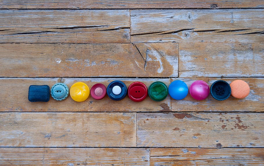 buttons, row, colors, retro, sewing, forms, wood - material HD wallpaper