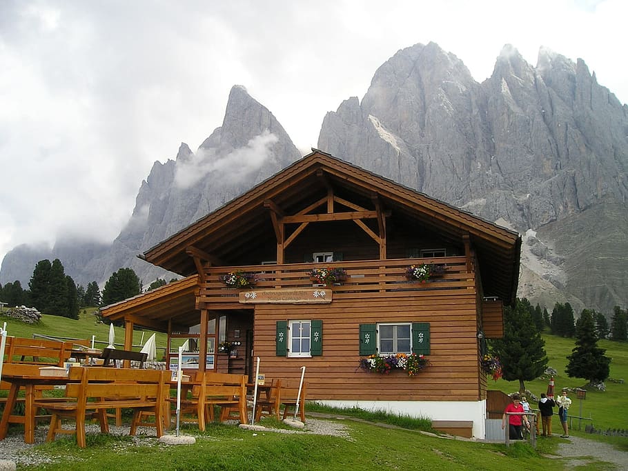 brown wooden house near mountain, geisleralm, hut, adolf munkel off, HD wallpaper