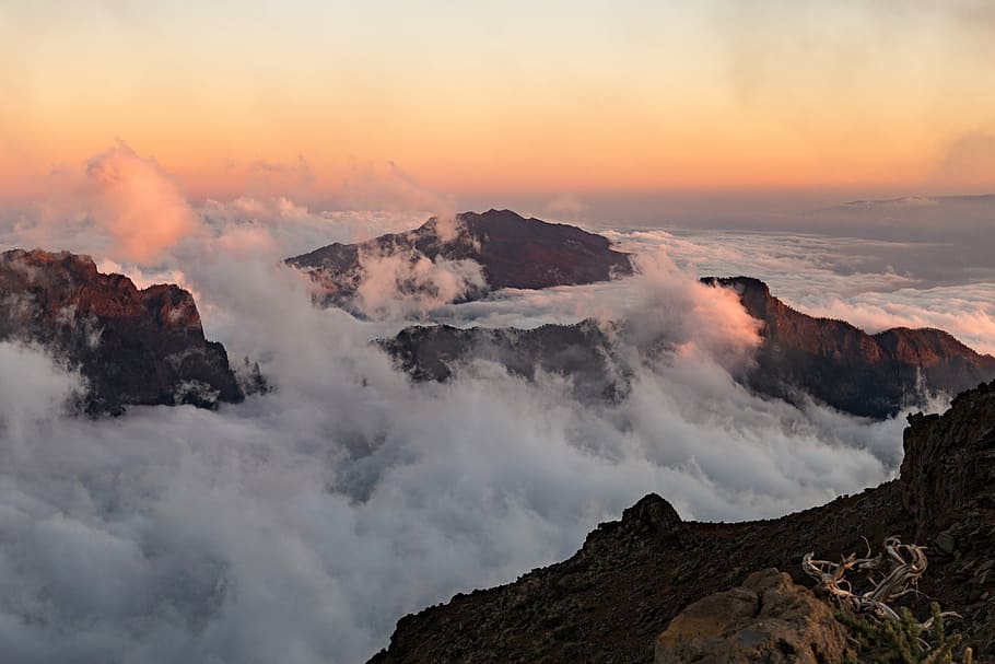 mountains during golden hour, black mountain covered with fogs HD wallpaper
