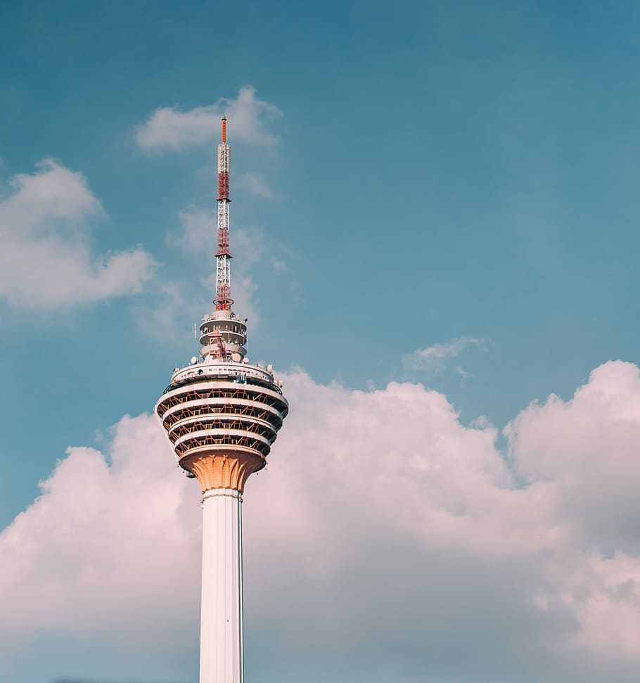 white and red concrete tower at daytime, CN tower under blue sky HD wallpaper