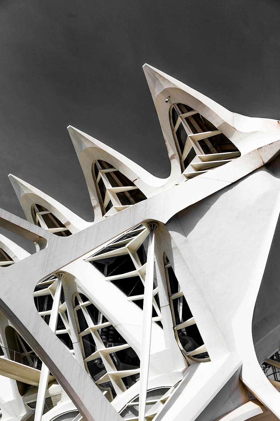 photo of beige building, photo of white concrete buildling, symmetry HD wallpaper