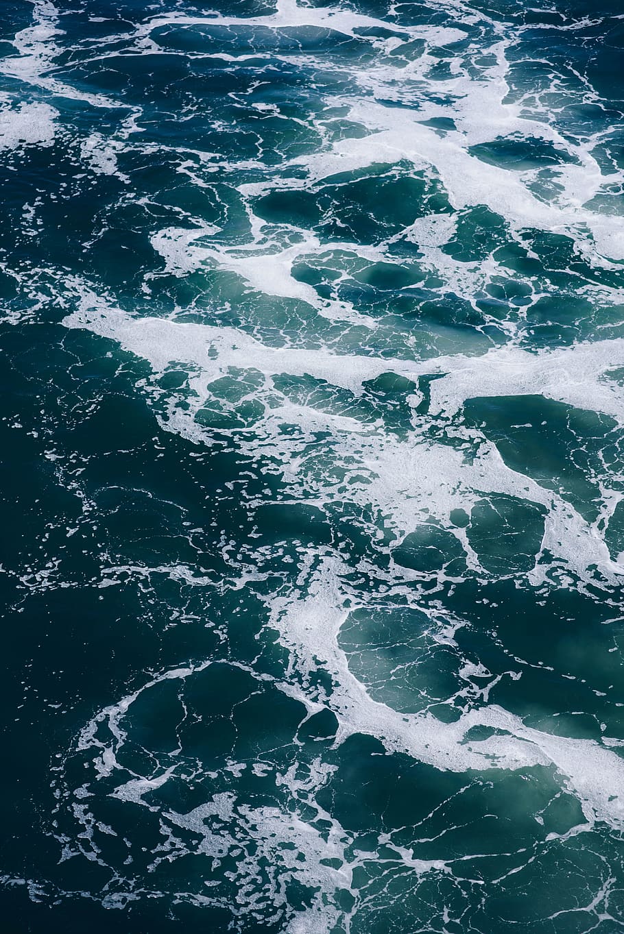 bubbles on body of water, teal and white ocean, Huntington, sea HD wallpaper