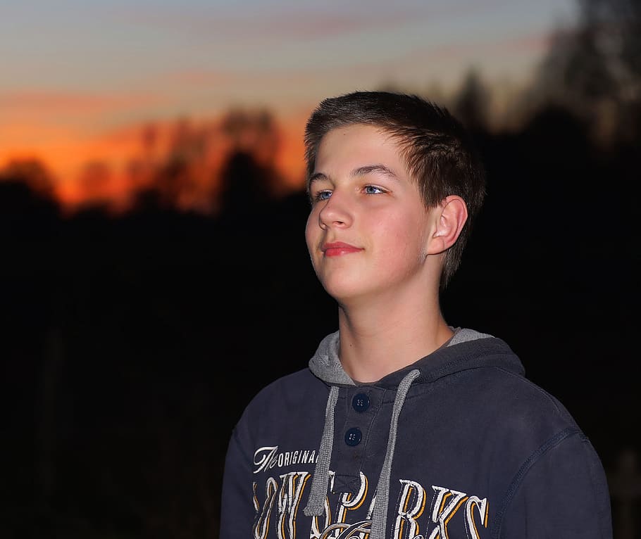 selective focus photography of man wearing black and gray pullover hoodie outdoors HD wallpaper