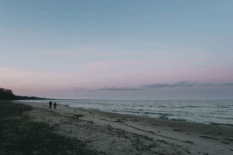 two persons walking on the seashore panoramic photo, person walking on seashore HD wallpaper