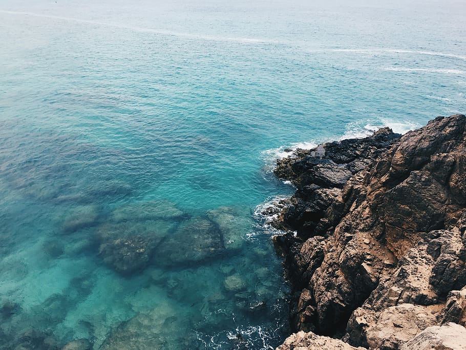 Ocean of El Cotillo, rock formation on shallow waters, mountain HD wallpaper