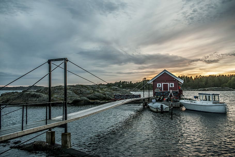 white boat near red and gray structure, brown shed and shirt boats HD wallpaper