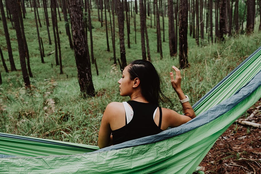 woman in black sport tank top seating on hammock, woman sitting on green hammock HD wallpaper
