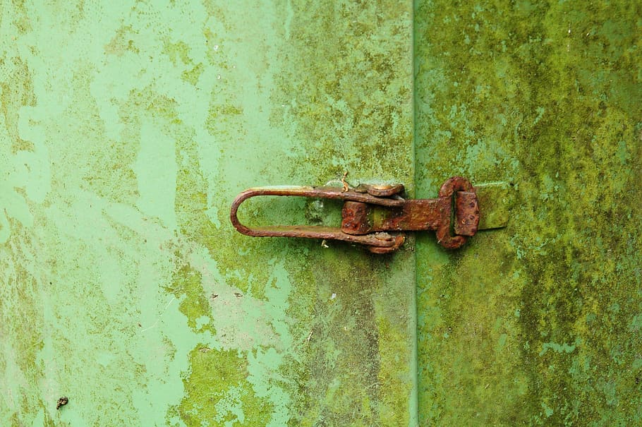 green, old, rusty, lock, trash can, moss, bemost, metal, weathered HD wallpaper