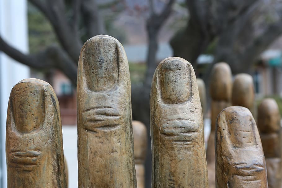 cathedral, praying hands, statue, close-up, focus on foreground HD wallpaper