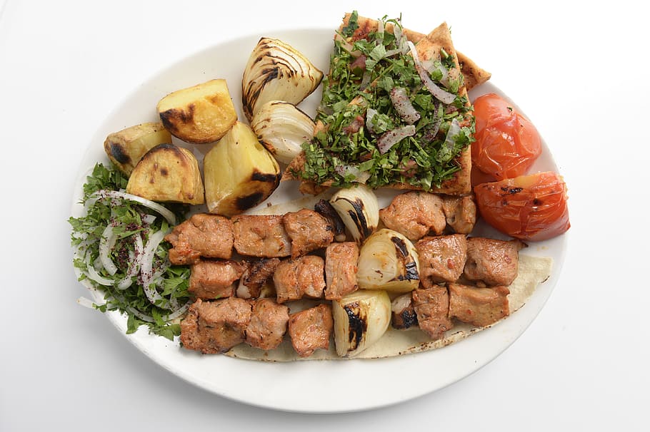 grilled meat with tomato and onions, food, lebanese, chicken
