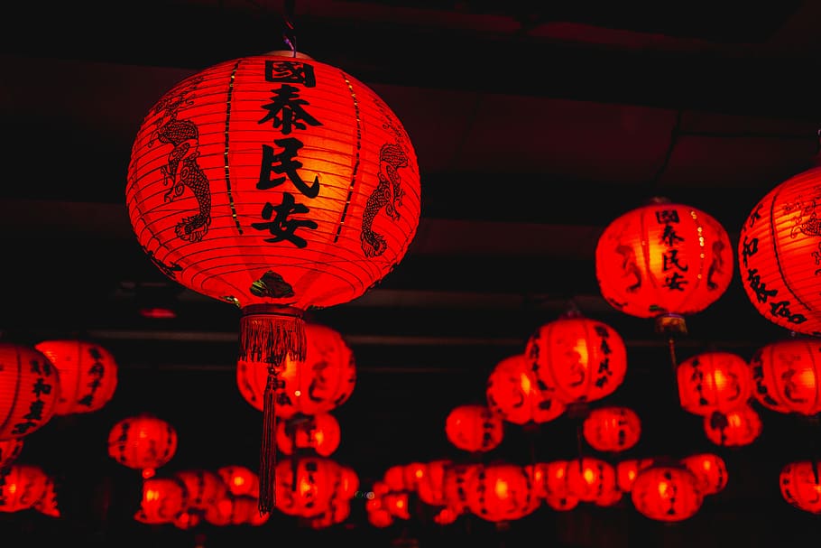 Lanterns, red lanterns with black text print, lights, dark, asian culture HD wallpaper