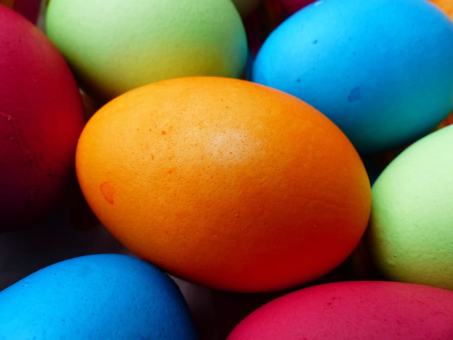 closeup photo of assorted-color egg lot, colorful, easter eggs HD wallpaper