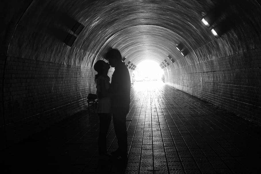 man and woman kissing inside tunnel, backlight, direction, architecture HD wallpaper