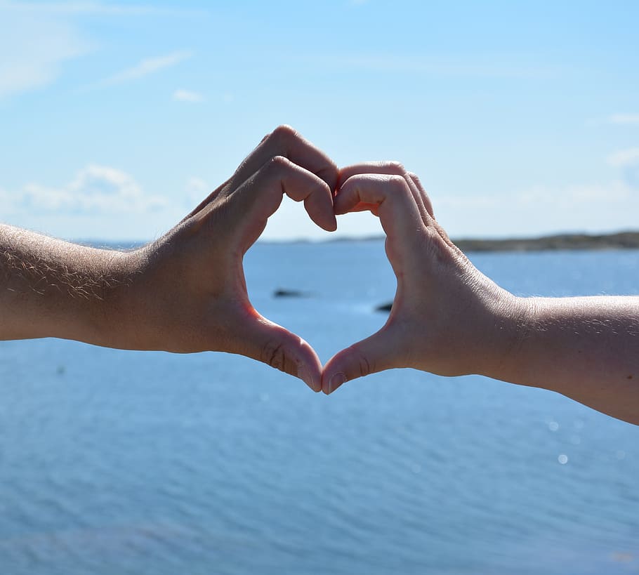 love, heart, hands, form, he and she, together, sea, himmel, HD wallpaper