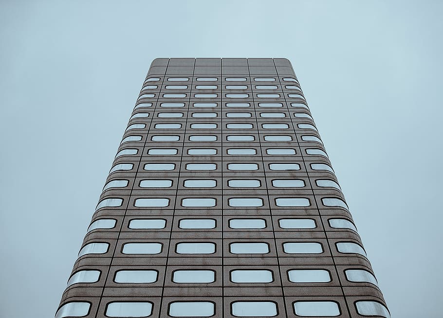 Hong Kong Architecture, brown and blue concrete building with clear sky HD wallpaper