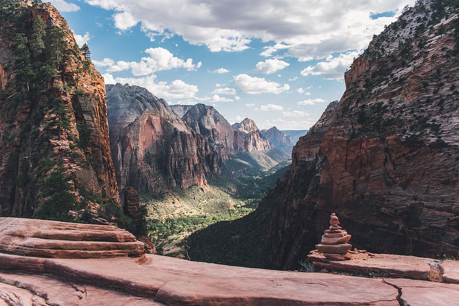 national park mountain range during daytime, in distance brown mountains HD wallpaper