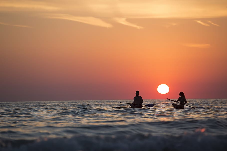 beach, clouds, couple, dawn, dusk, light, lovers, ocean, paddle HD wallpaper