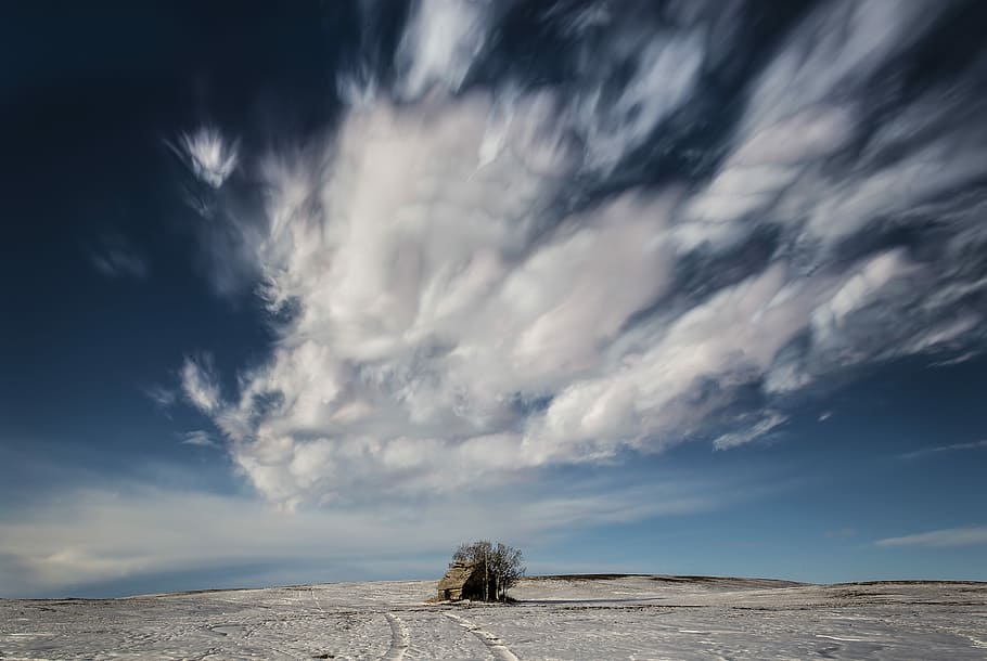 photo of roadway during daytime, brown house under nimbus cumulus clouds HD wallpaper