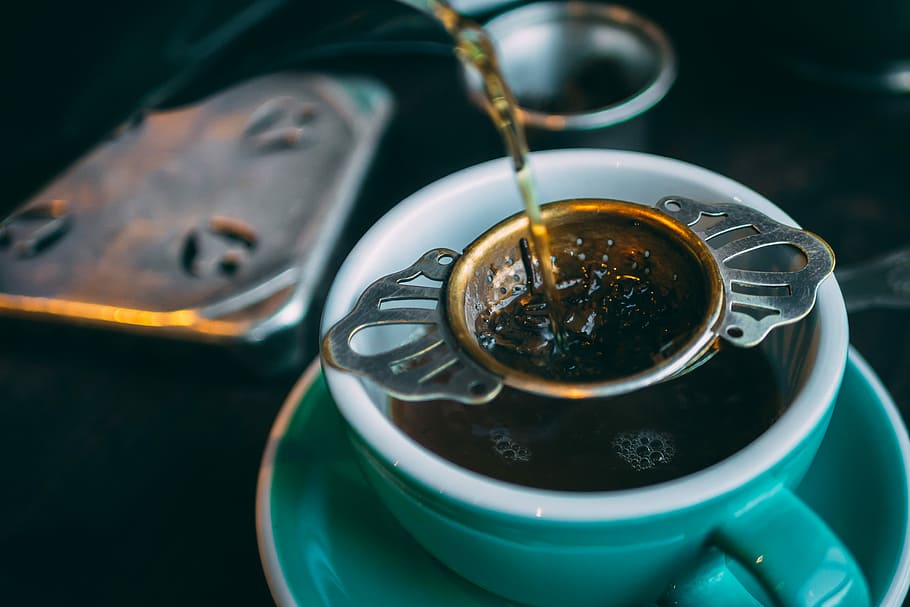 tea-strainer-looseleaf-pour.jpg