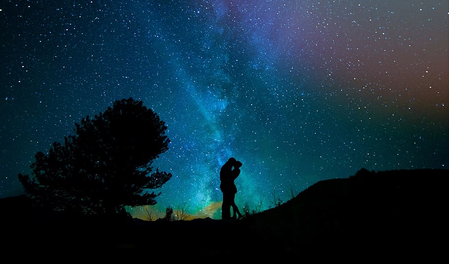 silhouette couple kissing under starry night, human, lovers, night sky