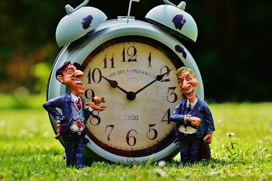 clock, close-up, figurines, grass, macro, time, men, males HD wallpaper
