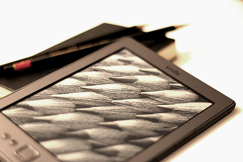 black Amazon Kindle e-book reader, pencil, ebook, eink, white background HD wallpaper
