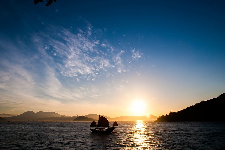 silhouette photo of canoe near islands, sail, boat, sun, sea HD wallpaper