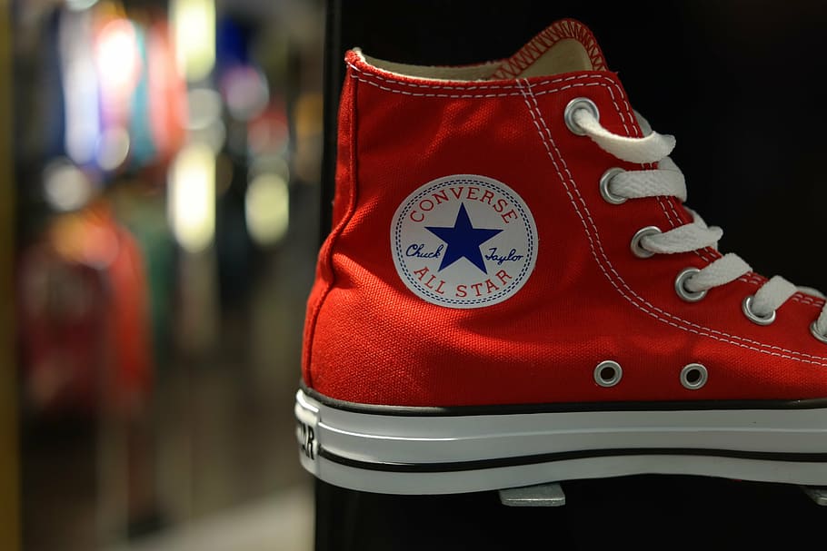 unpaired red Converse high-top shoes, sneaker, fashion, shoelaces, HD wallpaper