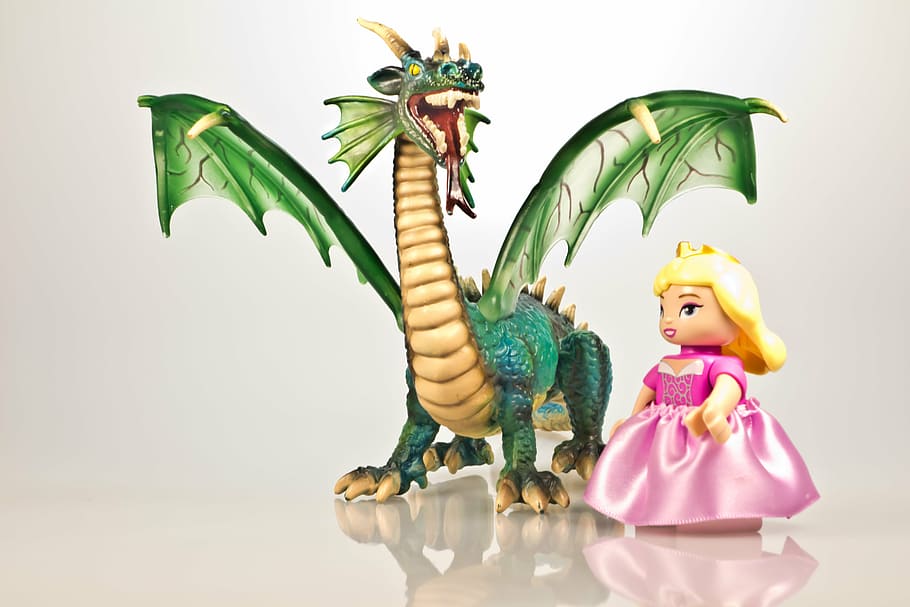 Super Mario dragon and princess figurines, fairy tales, fire-breathing dragon