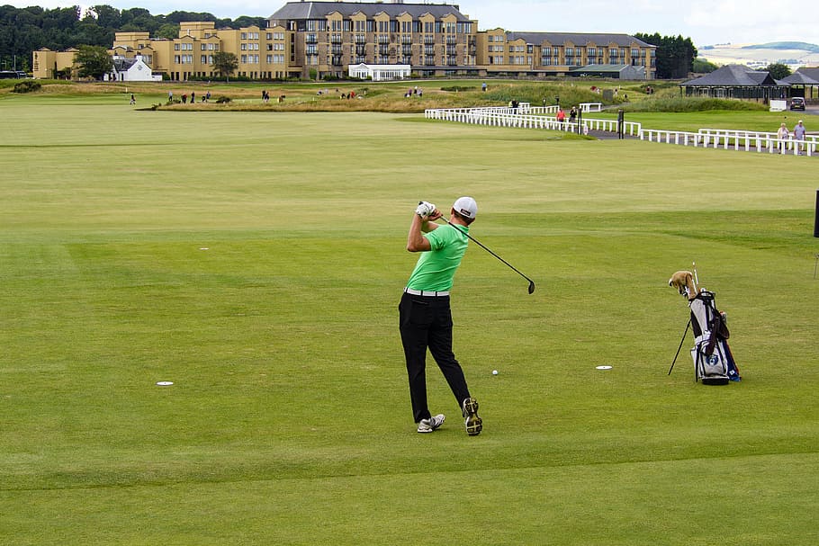 man playing golf, st andrews, old course, golfers, tee, fairway, HD wallpaper