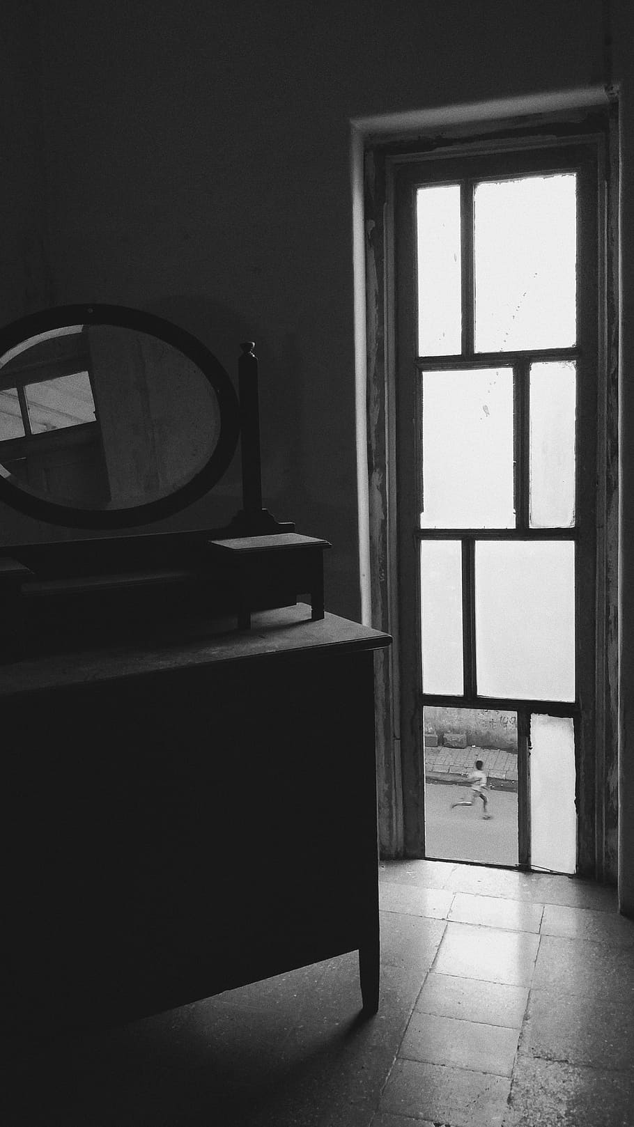 grayscale photo of dresser with mirror, brown wooden dresser with mirror HD wallpaper