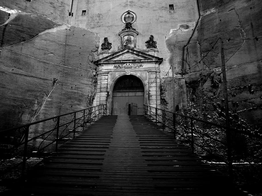 Door, Goal, Input, Castle, Eerie, Gate, stairs, shadow, drawbridge HD wallpaper