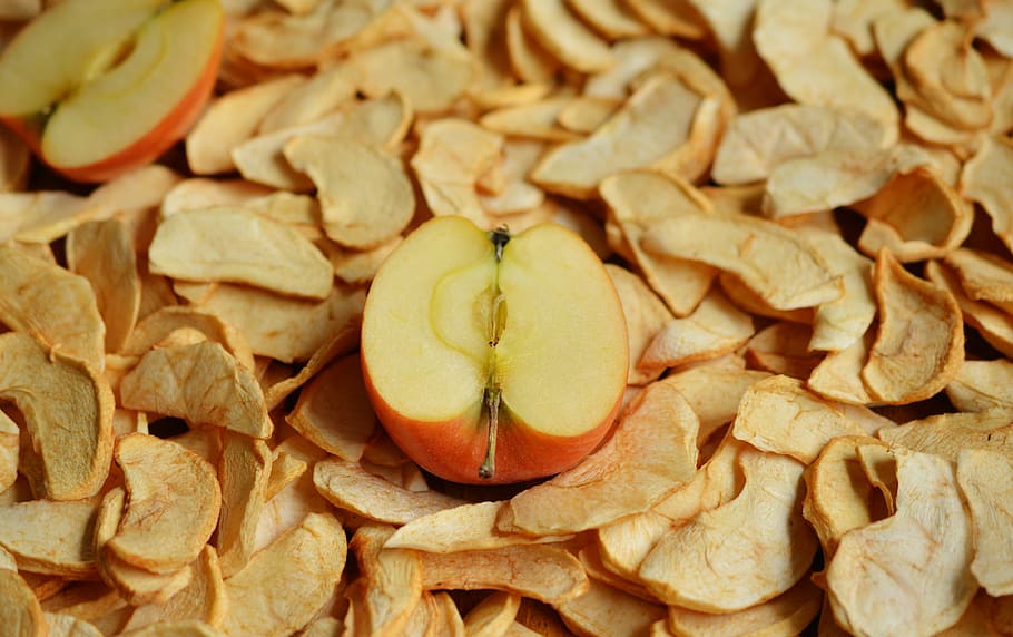 sliced apple close up photography, dried apples, dried fruit HD wallpaper