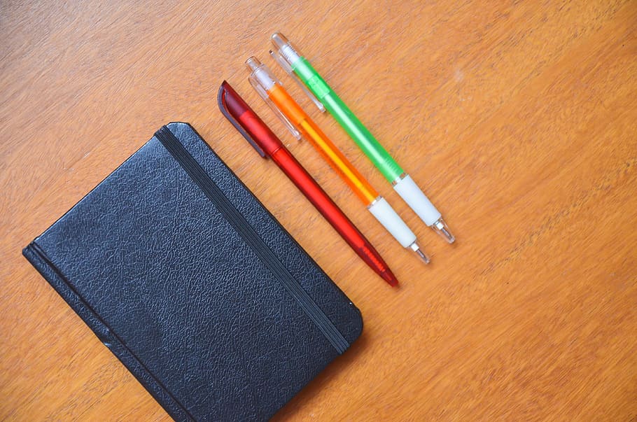 Notepad, Diary, Pencils, Pens, Notebook, education, wood - Material HD wallpaper