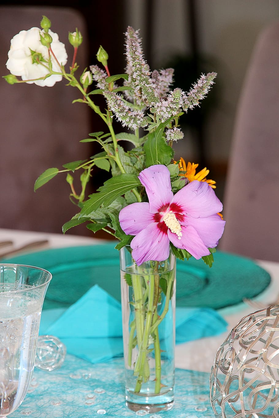 table decorations, flower, vase, blossom, bloom, still life HD wallpaper