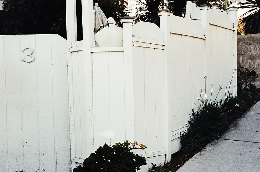 photo of white fences, wooden, gate, sidewalk, house, no people HD wallpaper