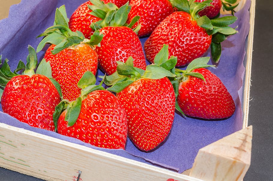 strawberries, red, fruit, vitamins, nature, food, leaf, healthy HD wallpaper