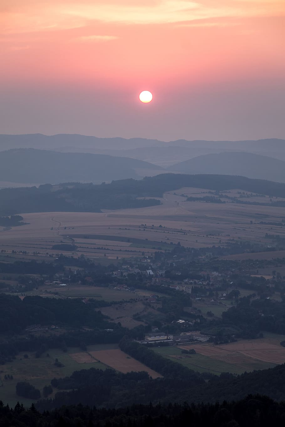 aerial photography of buildings at golden hour, sun above mountain ranges HD wallpaper