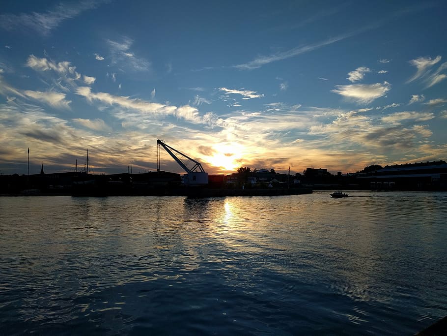 industry, water, evening sky, clouds, sun, lübeck, harbour crane HD wallpaper