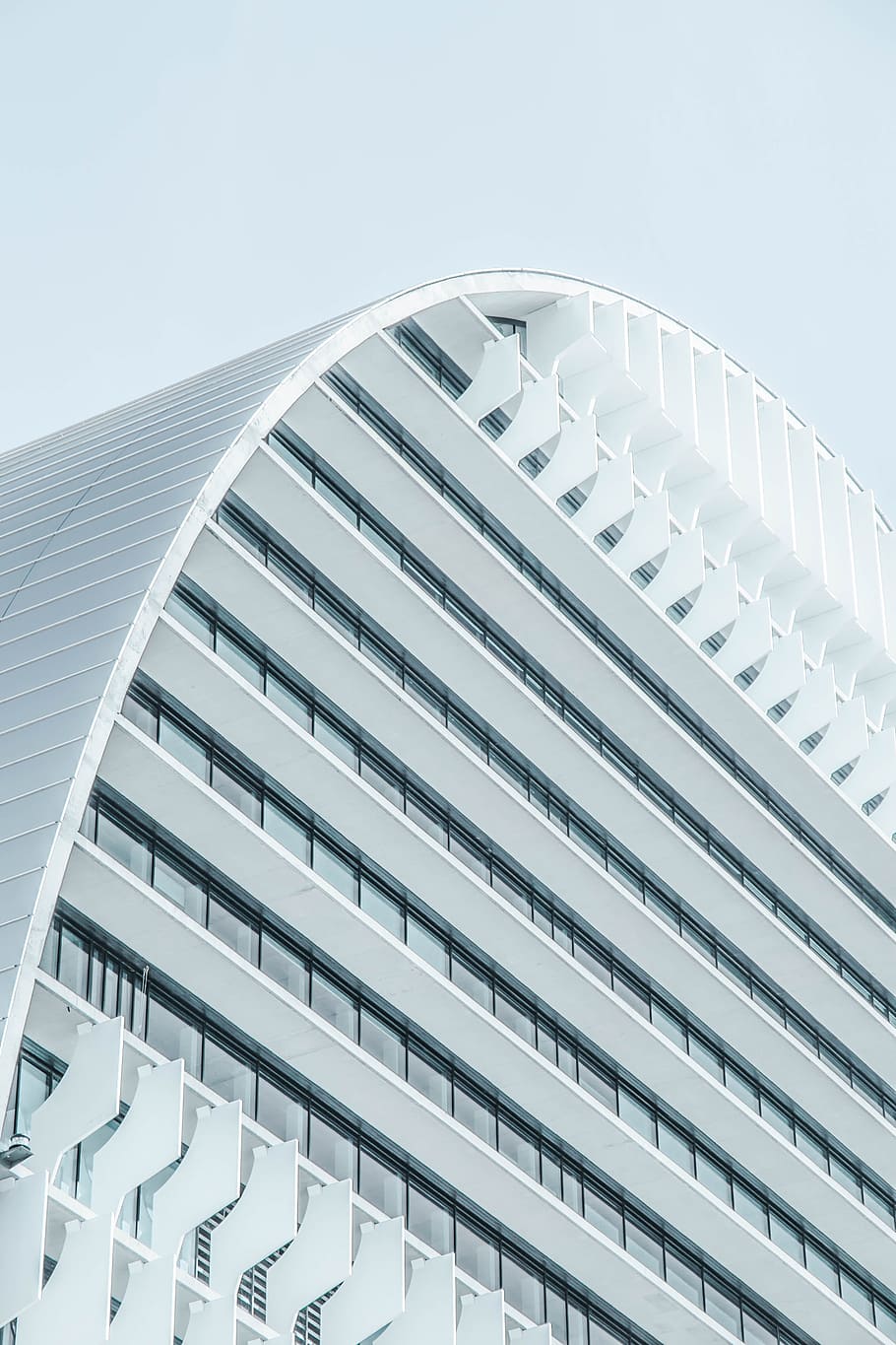 white concrete building at daytime, white concrete building, arch HD wallpaper