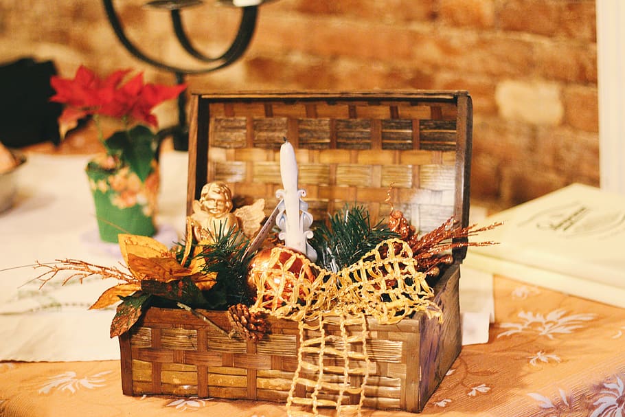 wood, art, flowers, table, basket, blur, box, candle, christmas time HD wallpaper