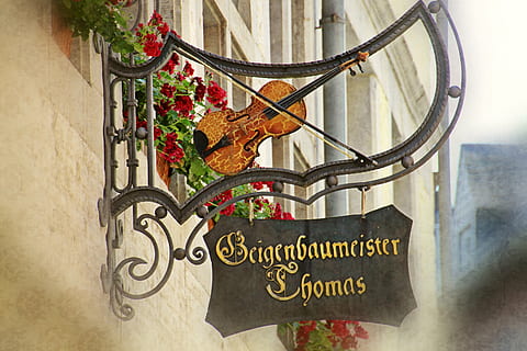 Beigenbaumeister Thomas signage, shield, advertising sign, art forging work HD wallpaper