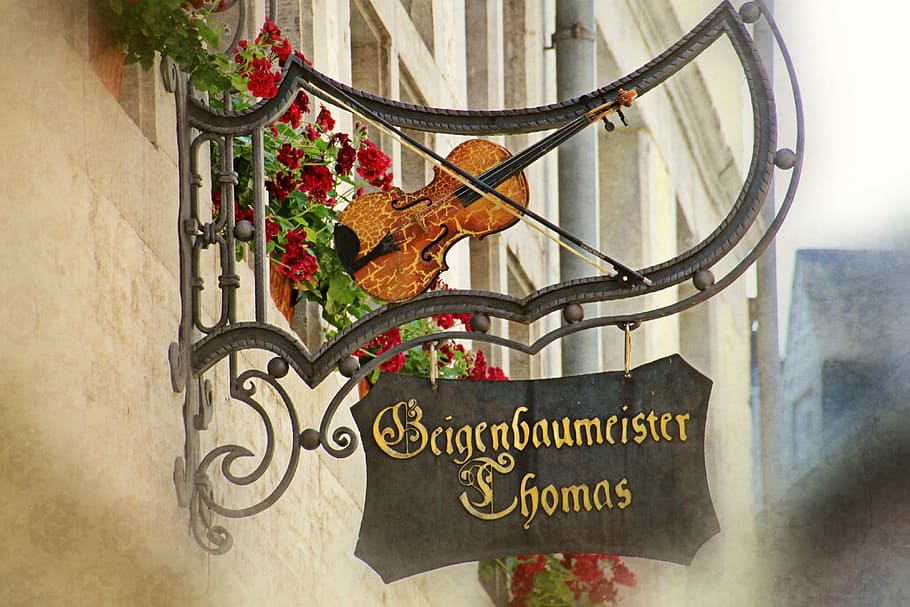 Beigenbaumeister Thomas signage, shield, advertising sign, art forging work HD wallpaper