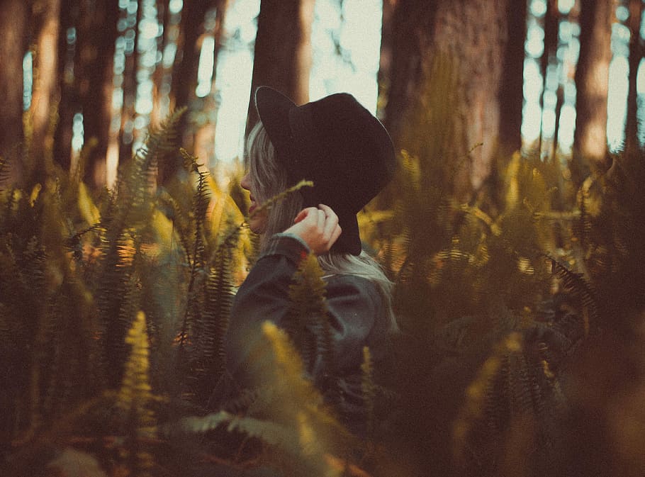 woman in fedora hat and grey jacket, nature, forest, outdoors HD wallpaper