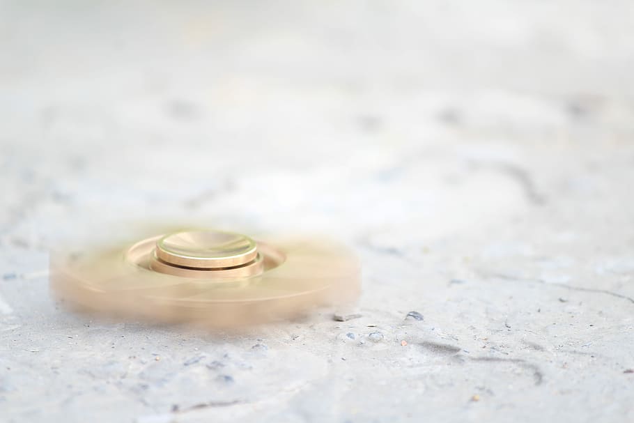 Rotating Fidget Spinner, tiny fidget spinner, motion, selective focus HD wallpaper