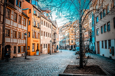 pathway between buildings during daytime, Nuremberg, Al, y2017 HD wallpaper