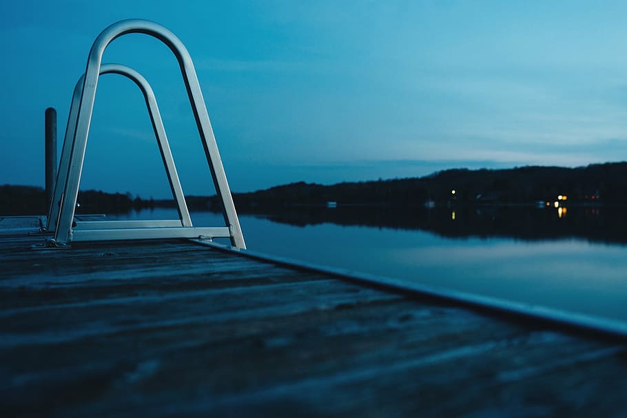 dock, ladder, steps, lake, water, night, reflection, evening HD wallpaper