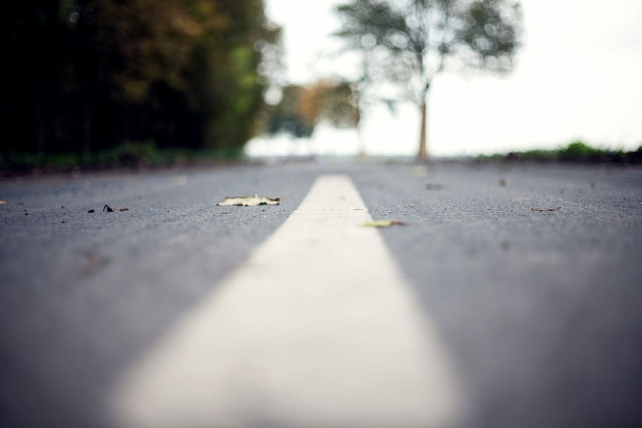 closeup photography of middle of the road, selective focus photography of street road